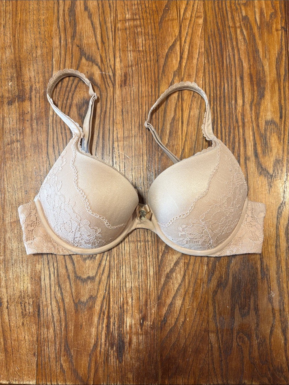 Victoria's Secret Pushup Bra With Delicate Lace Overlay On Side Of Bra Size 34B